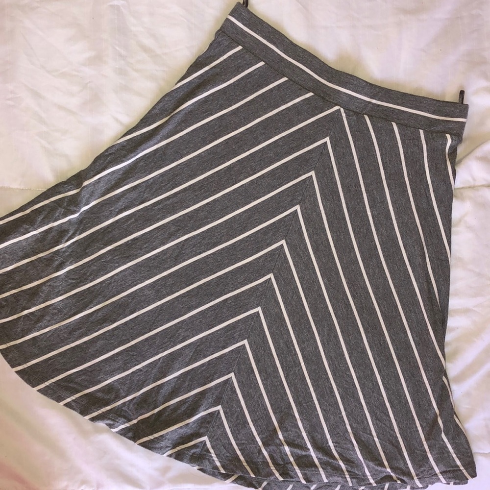 Gray comfy skirt.